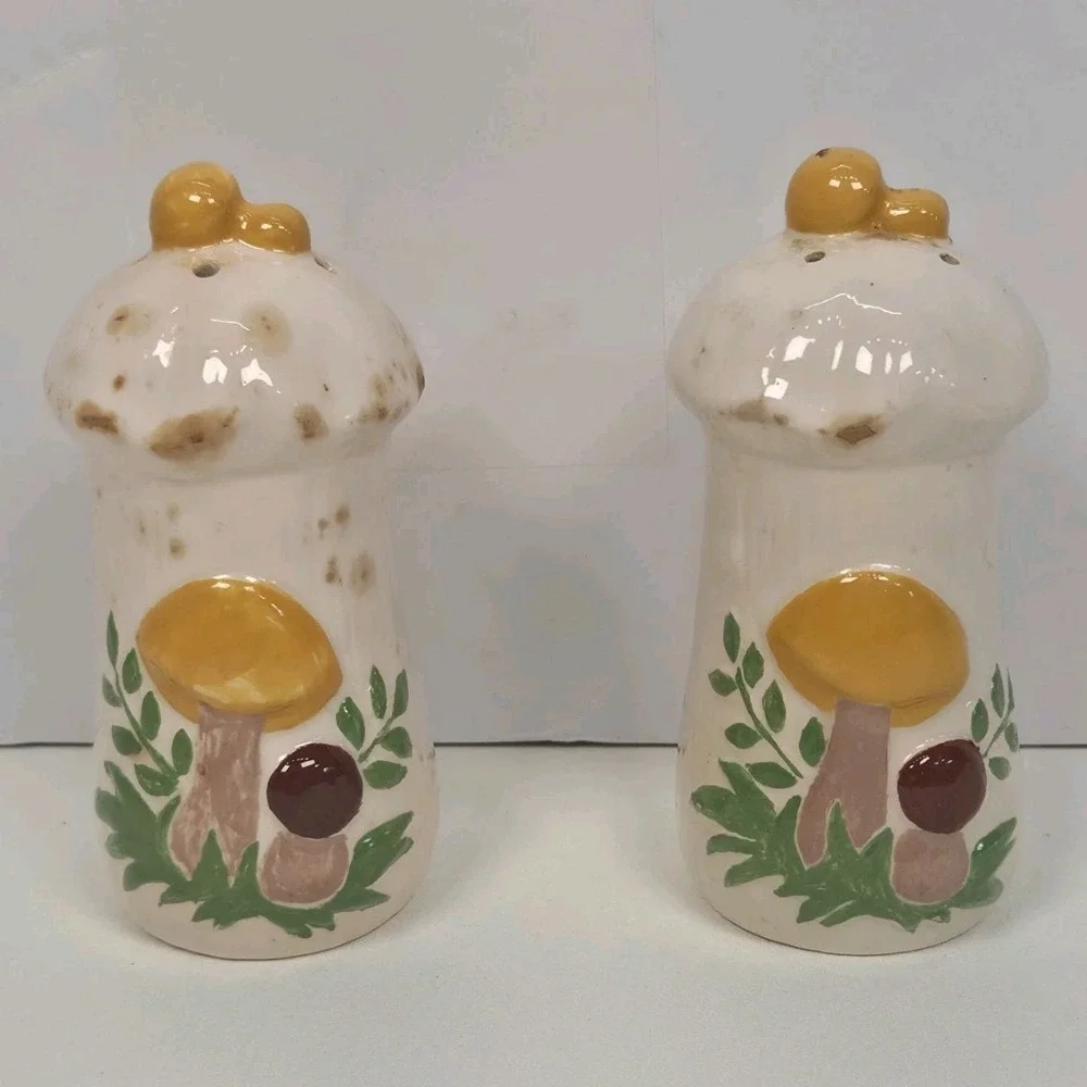 Vintage Mushroom Salt And Pepper Shakers  1974 4.5